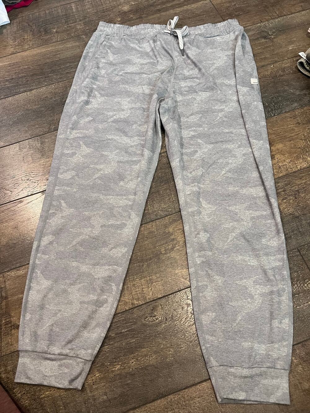 Vuori performance joggers 110$